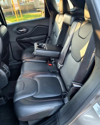 Jeep Cherokee cena 85800 przebieg: 33000, rok produkcji 2019 z Wrocław małe 379